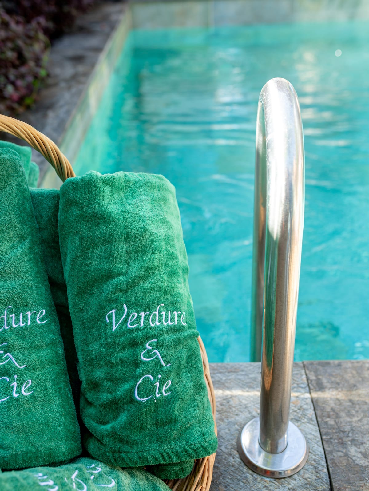 Serviettes Verdure & Cie au bord de la piscine